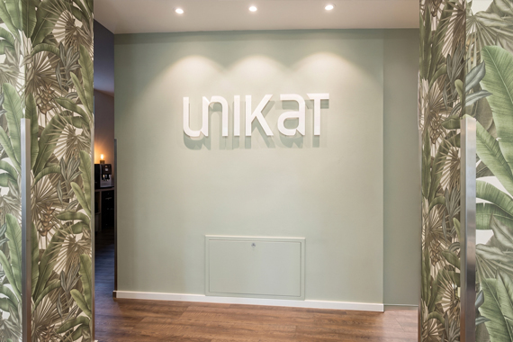 Terminvereinbarung unter  Tel.: 0 52 50 - 5 23 66 oder info@unikat-friseure.de | Boker Strasse 21 | 33129 Delbrück 